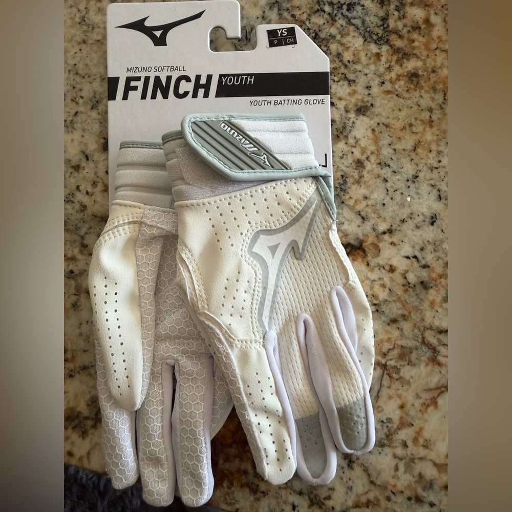 NEW Mizuno Finch Youth Softball Batting Gloves